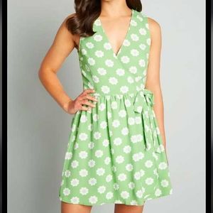 Mod Cloth wrap dress, M, green white, floral mod, retro, bow